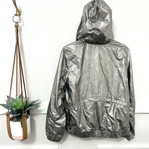 Lululemon Get Stellar Jacket Titanium Foil Windbreaker Hood Silver Size 10 - Picture 4 of 7